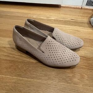 Clarks nude loafers